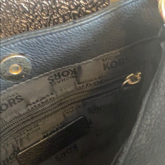 Micheal kors black and good crossbody - Picture 8 of 8